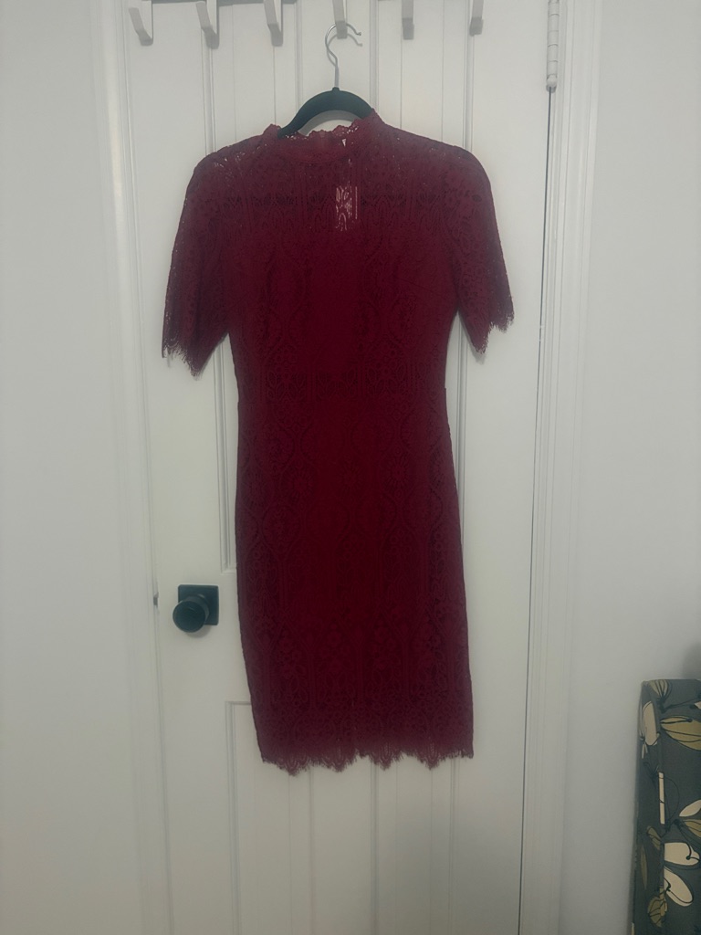 Women's Burgundy Lace Midi Dress With Short Sleeves